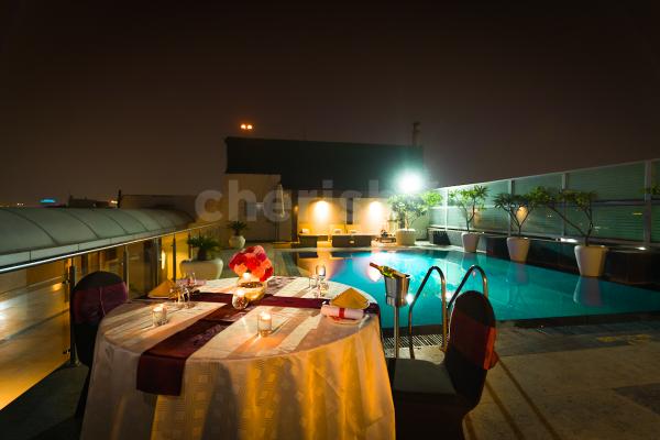 Private Poolside Dining by Country Inn