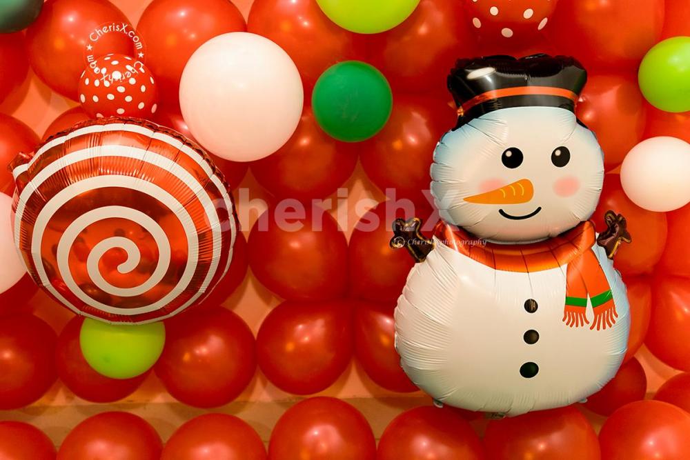 Enjoy the festive season of Christmas with CherishX's Christmas Themed Balloon Backdrop!