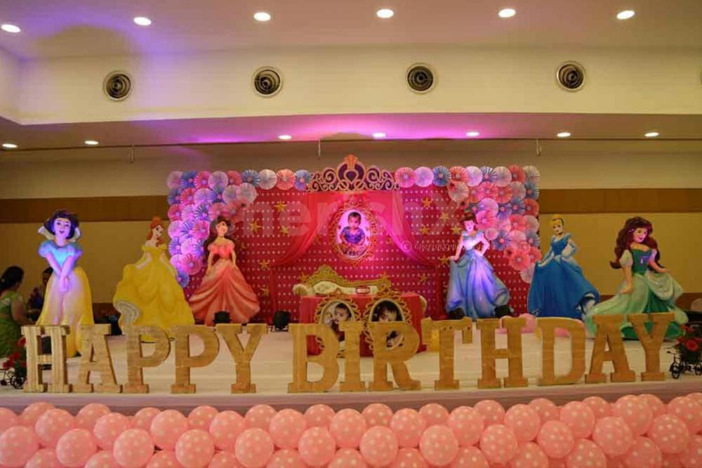 A Grand Disney Princess Theme Decoration for your Baby Girl's Birthday!