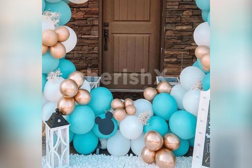 A balloon ring decor for 1st birthdays and baby shower.