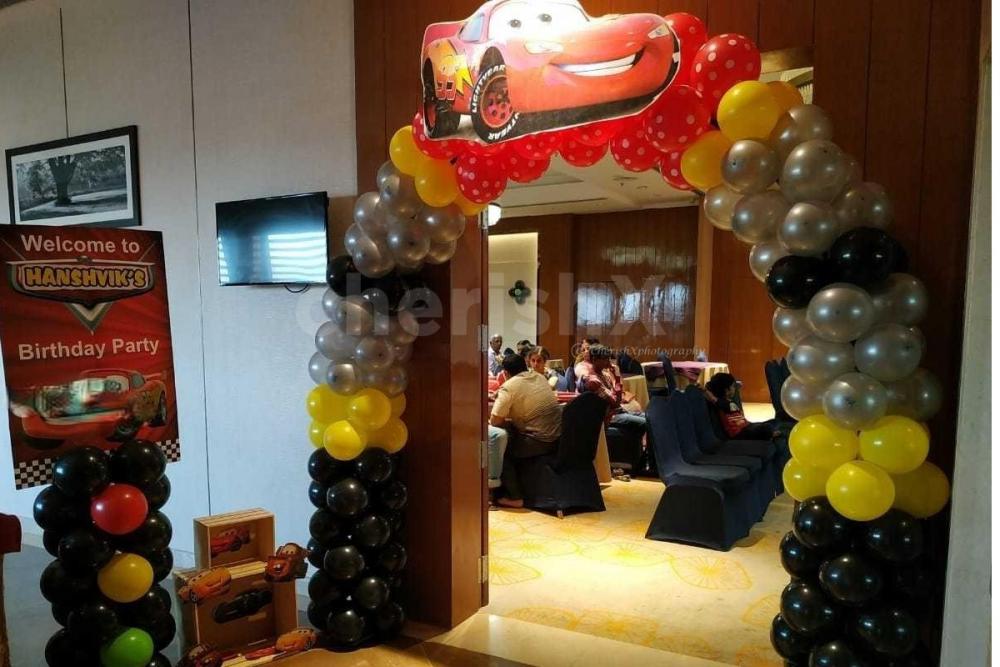 Make your baby's occasion special with this Grand Car Theme Decoration!