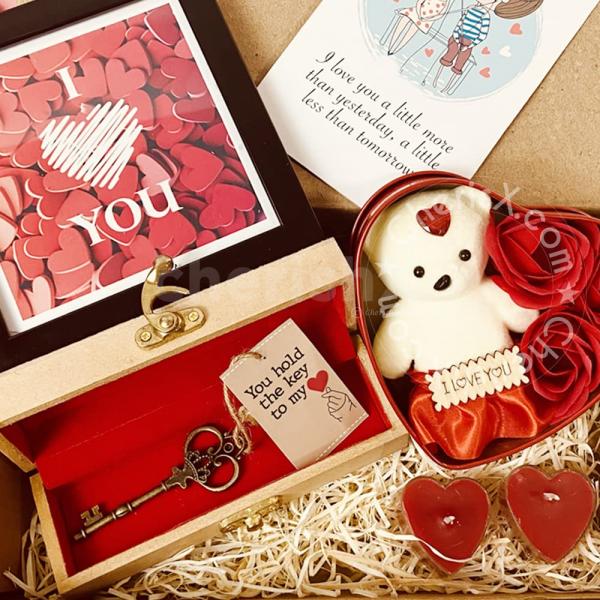 Enjoy the Love in the air and surprise your special one with a wonderful Valentine's Gift Hamper