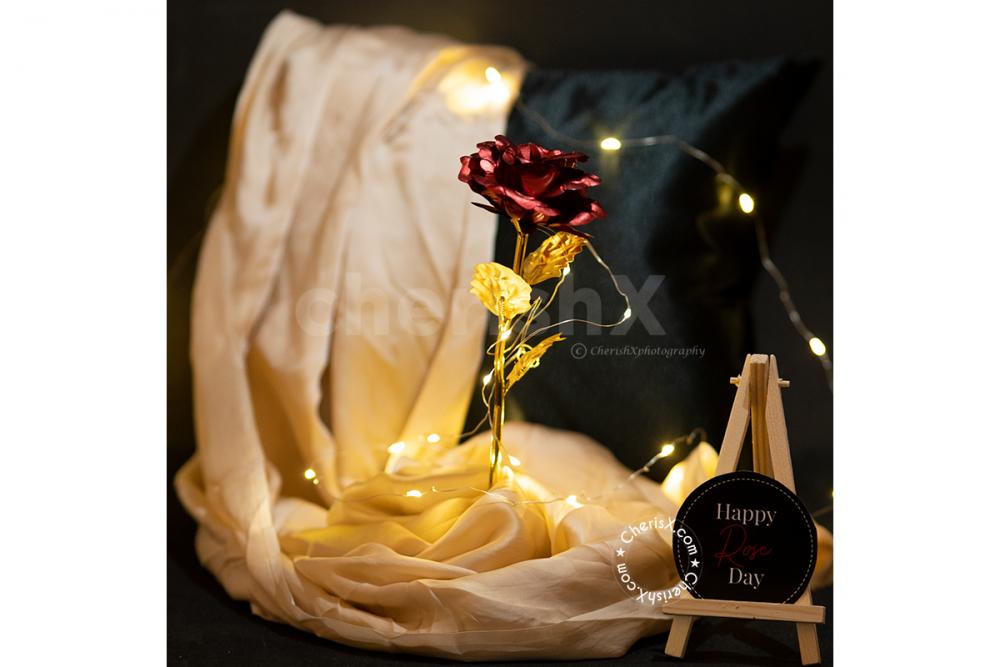 A Romantic Valentine's Countdown black box includes a beautiful Metallic Red Rose for Rose Day