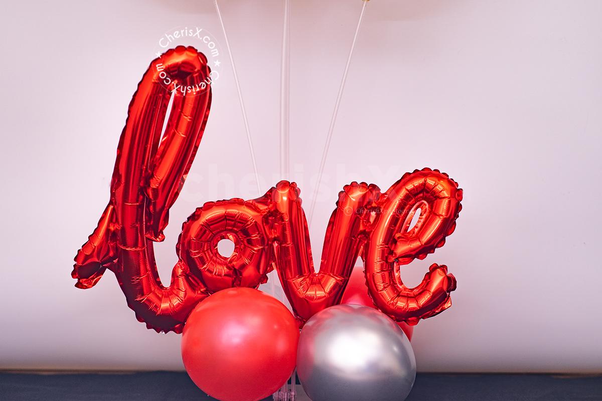 A Valentine’s Stand Balloon Bouquet Gift for Boyfriends and Girlfriends