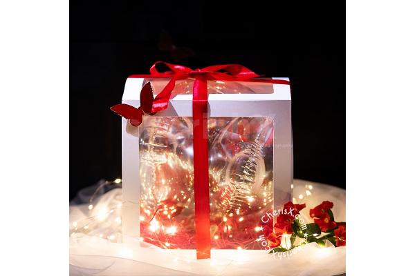 A Wonderful Proposal Box to Gift your close one on Propose Day.