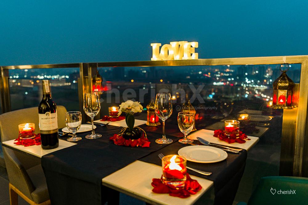 Enjoy a beautiful time with your special one with this amazing CherishX's Valentine's day Dinner at Holiday Inn.