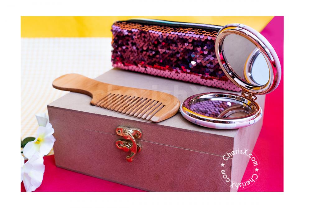 Make your close ones feel special with this wonderful Women's day Gift Hamper.