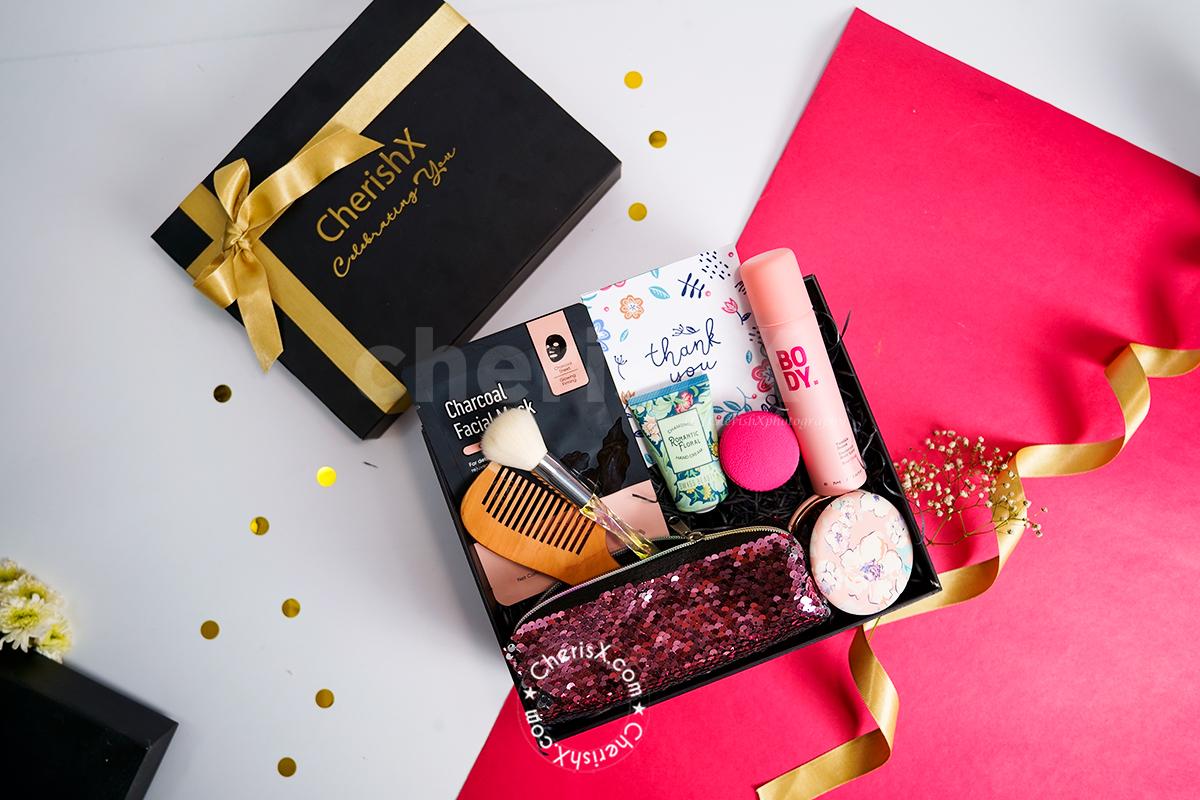 give-your-mother-a-makeup-theme-gift-hamper-on-mother-s-day-in-delhi