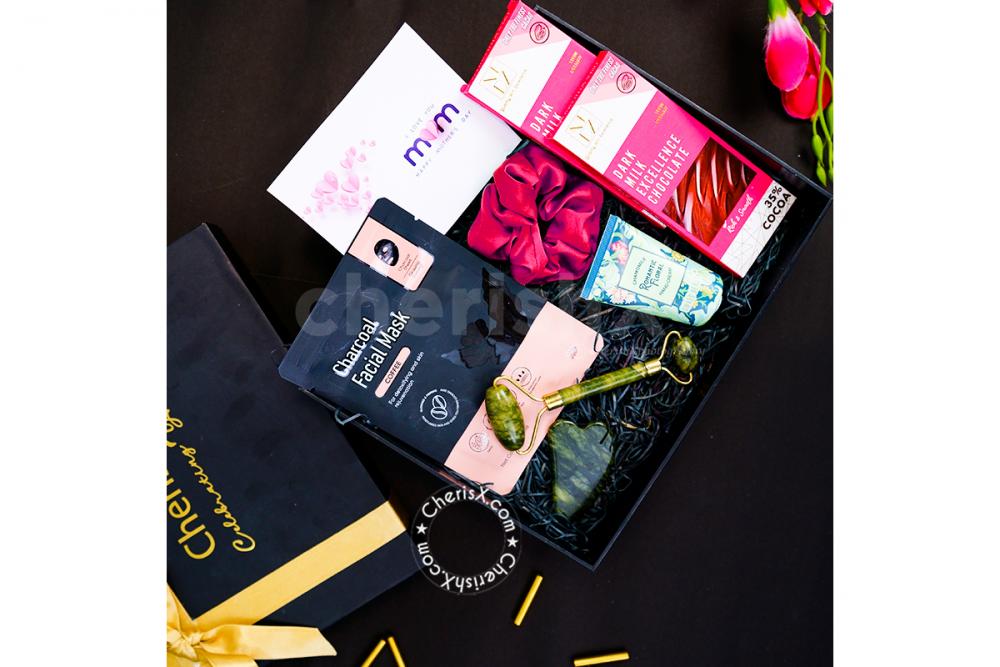 Surprise your Mom on Mother's Day with CherishX's Mother's Day Gift - A Pampering Hamper for her.