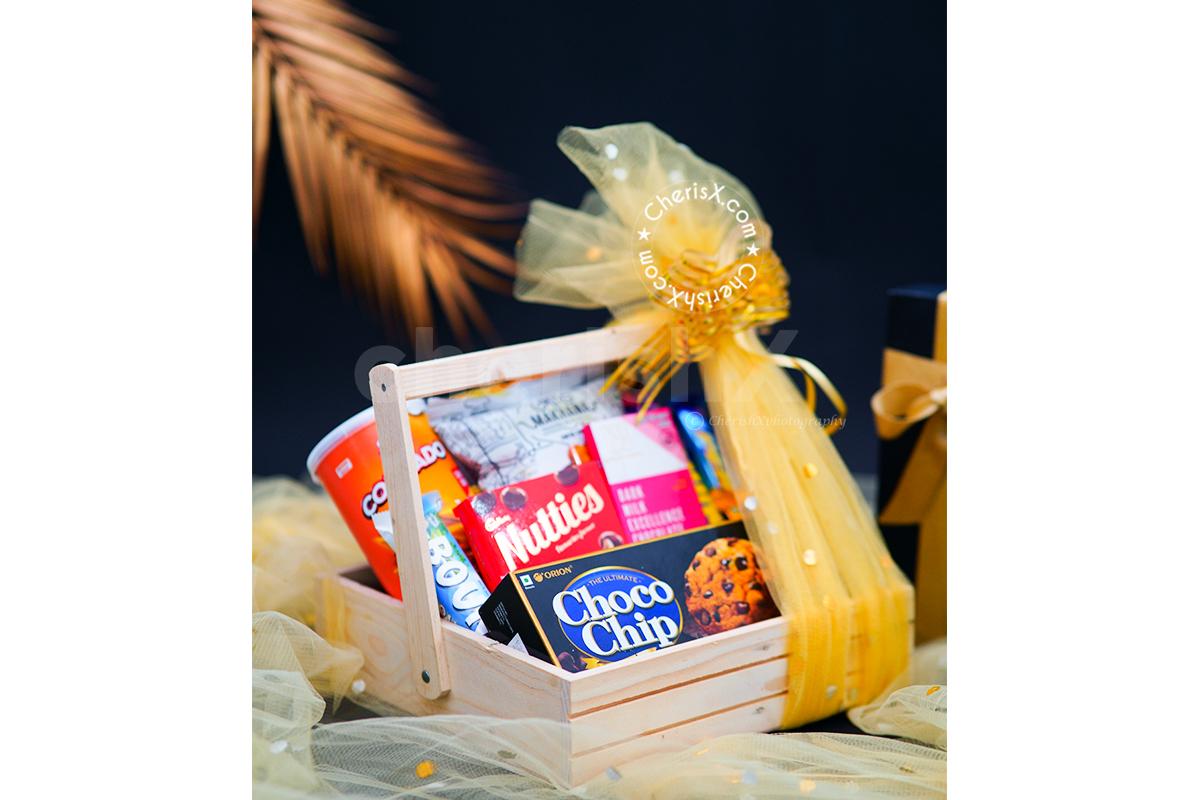 Get this perfect hamper for Birthday or Anniversaries of your close ones!