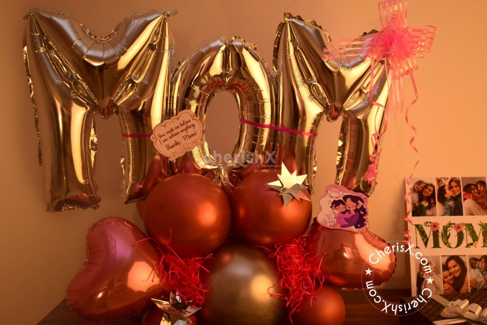 Send love to your mother with this mother's day special Mom Balloon bouquet!