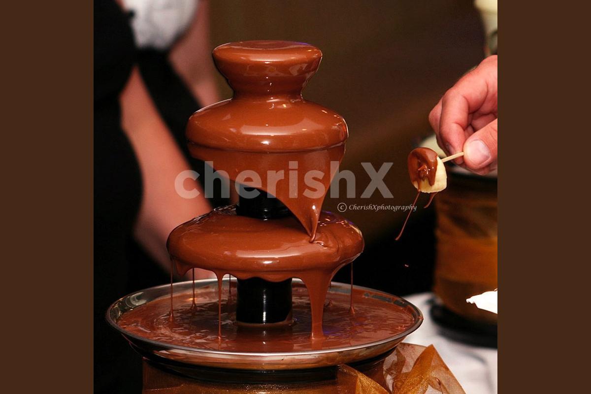 Aggregate more than 82 chocolate fountain cake latest - in.daotaonec