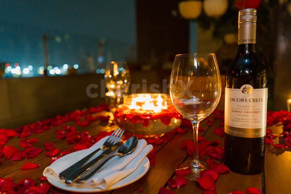 An exceptional open-air dinner with wine and mouth-watering delicacies served as per your choice