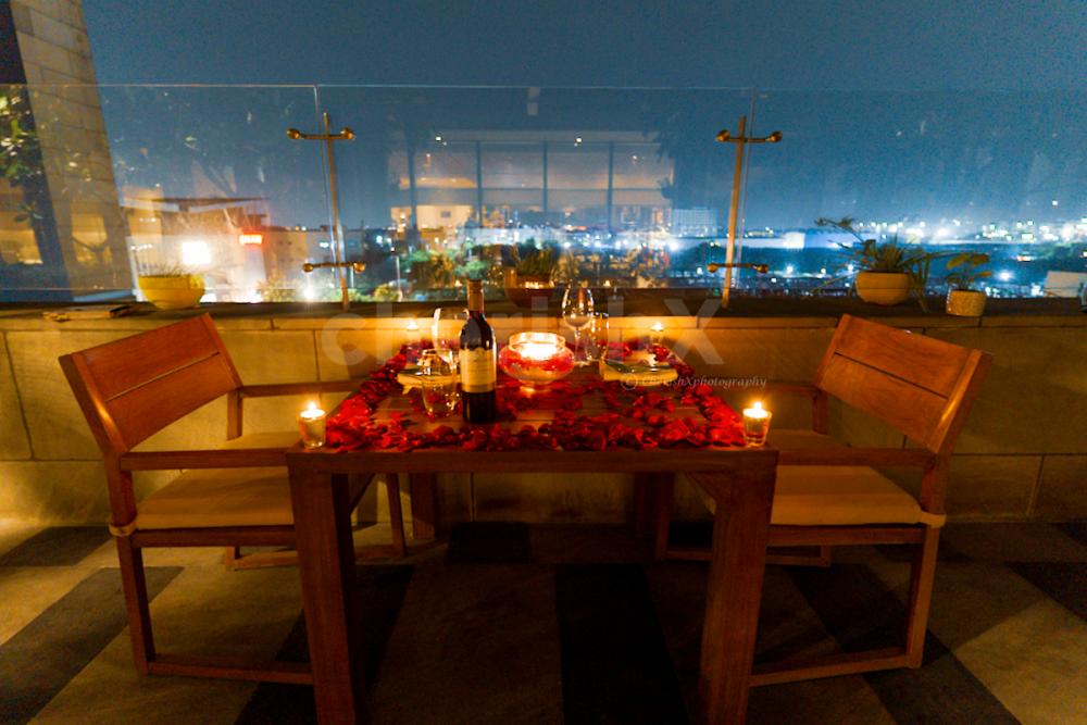 A ravishing open-air dining experience right under the sky