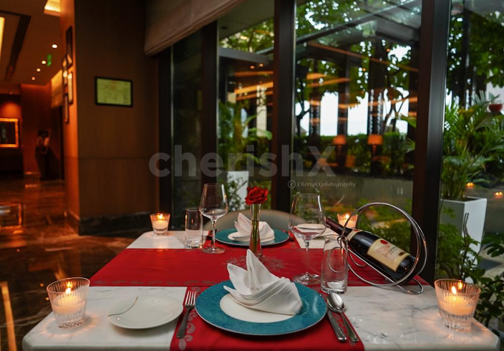 The explicit ambience at Dilli 32 with customized décor makes it a perfect indoor date