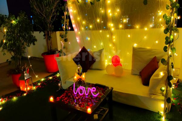 Surprise your partner on their special day with this Whimsical private dinner in gurgaon