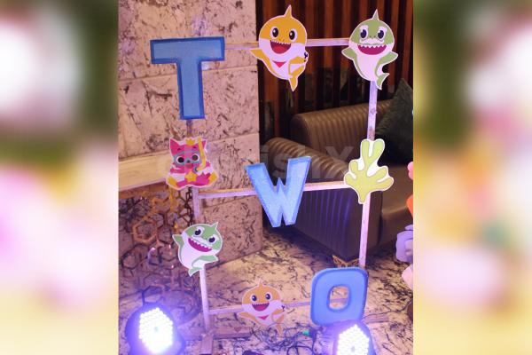 Paper cuts, balloons, lights, and more with this Baby Shark theme