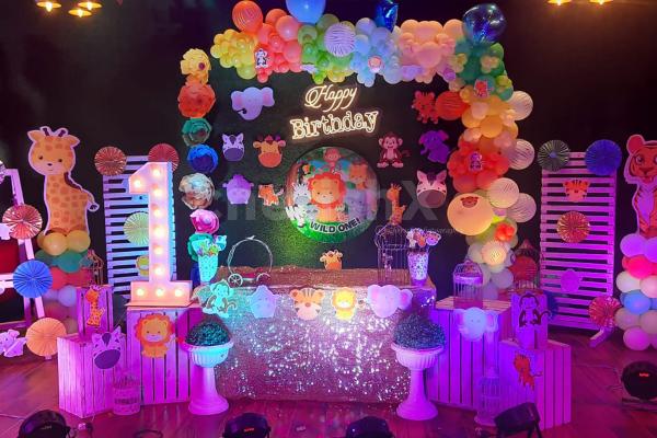 Enjoy the jungle ambience at home with this special jungle-theme birthday party