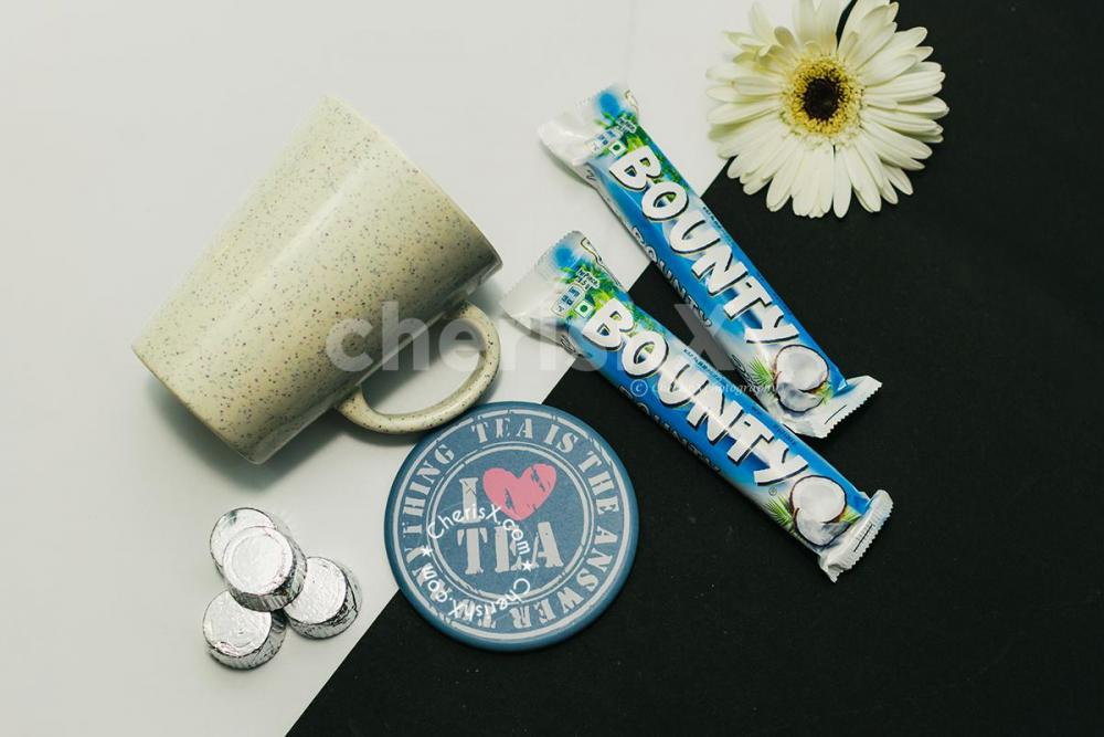 Make your father feel special with CherishX's White Themed Balloon Bucket!