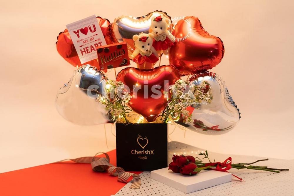 Gift your lover a fulfilling Valentine's balloon bouquet gift this 2022.