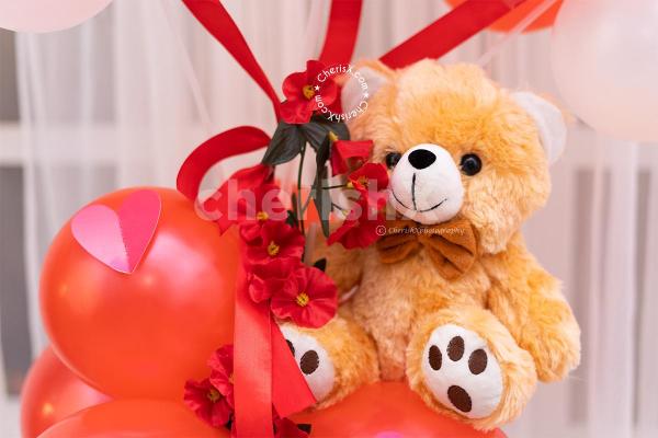 Wish your Love a Happy Teddy Day with an adorable Teddy Balloon Bouquet!