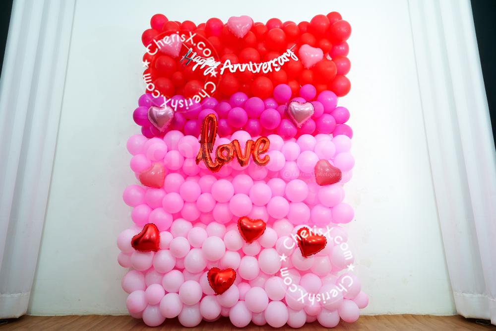 Pink balloons everywhere! have a happy and romantic celebration with these pretty balloon bunches