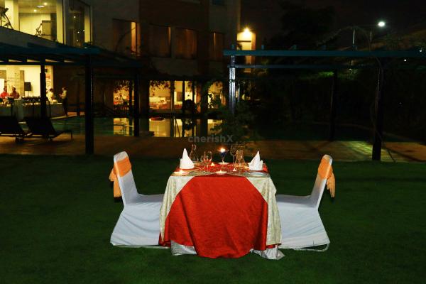 The open-air garden dinner is the most sentimental type of date you can have!