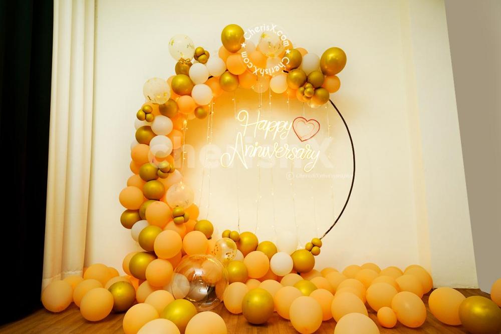 Make your special one feel on top of the world with this Stunning Balloon Ring Decor!