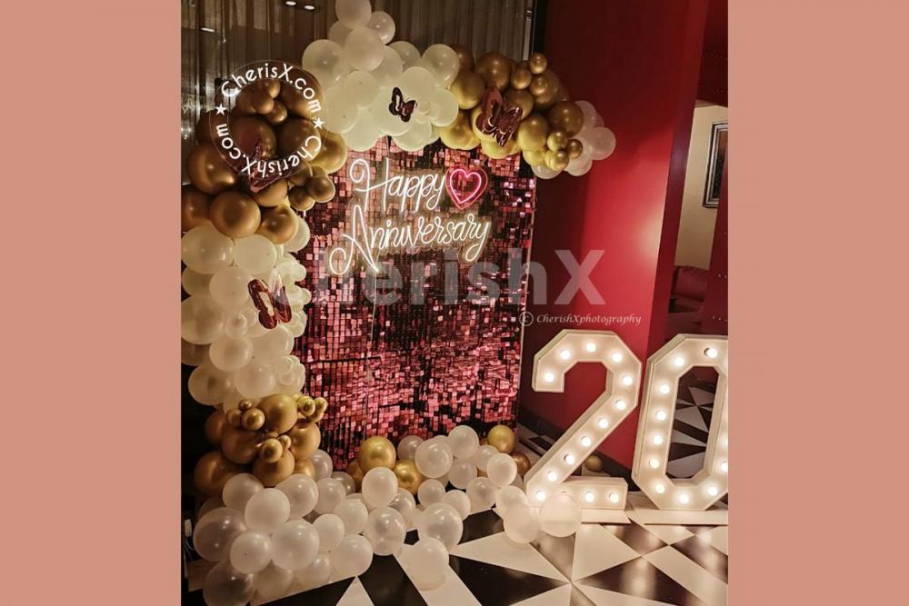The Glamorous Rose Gold wall decor will make your anniversary party much more exciting!