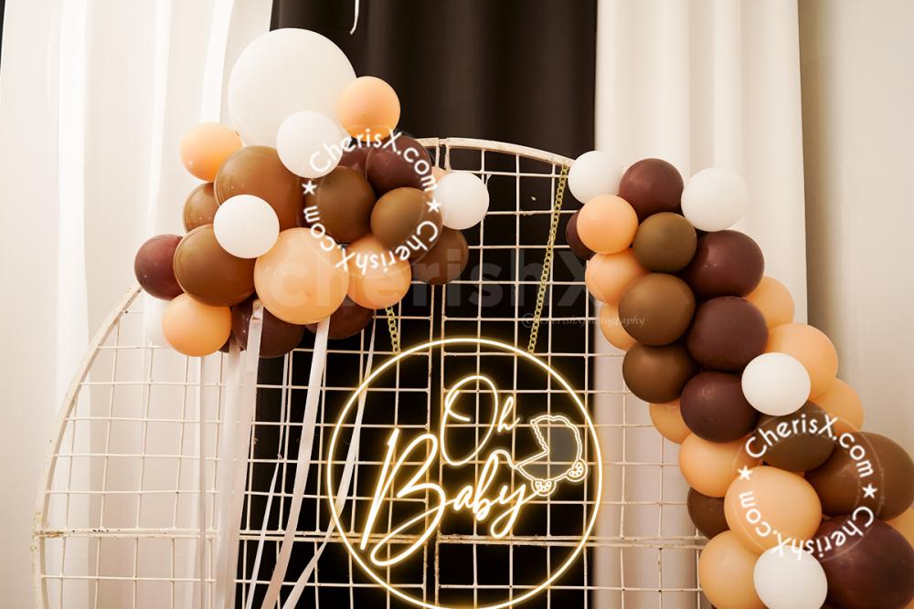 Have fun and elegant balloon decoration for a baby shower!