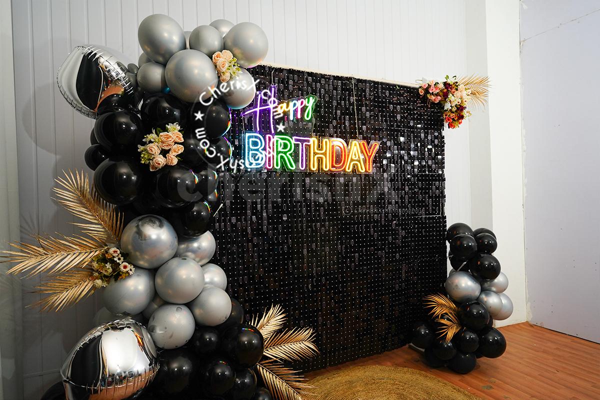 Silver 4d balloons are a special treat for anyone's birthday.