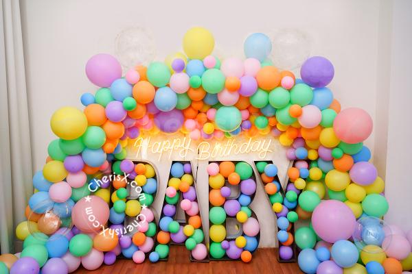 Celebrate your child's first anniversary of birth with a fantastic decoration!