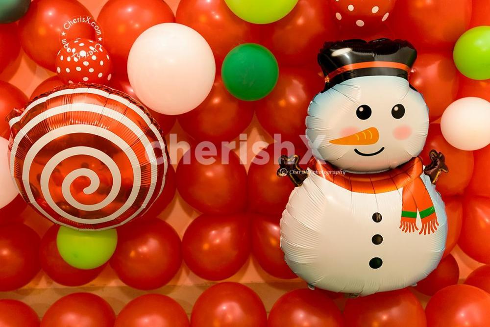 Enjoy the festive season of Christmas with CherishX's Christmas Themed Balloon Backdrop!