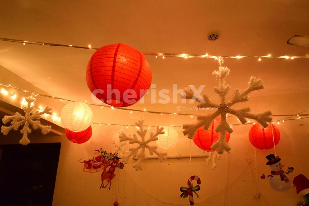 Red & White Paper Lanterns