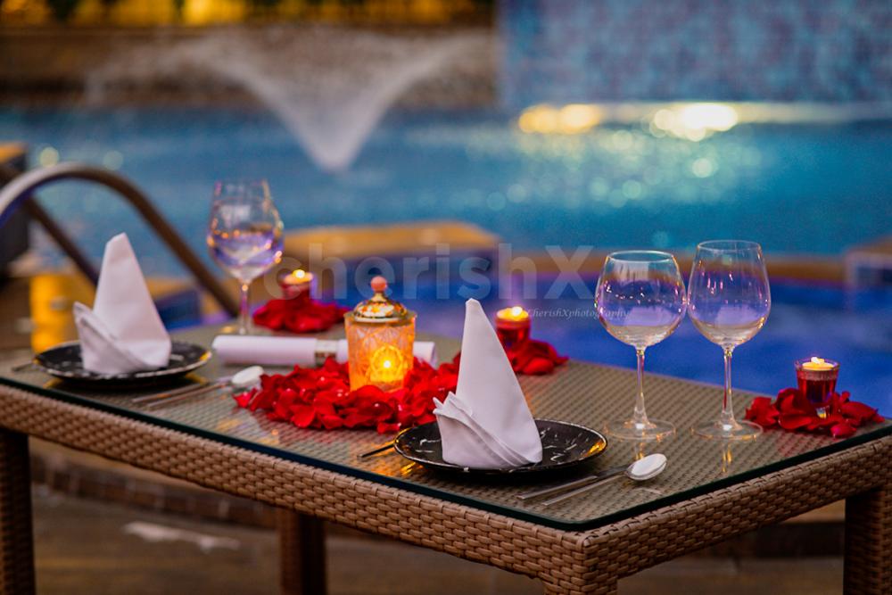 Relish the taste of the best desserts and cakes offered for your romantic night