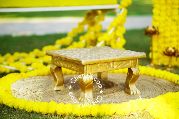 The decorated Jhula is the centre of attention in this décor theme