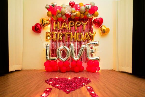 A Stunning Romantic Birthday Decor for your celebrations!