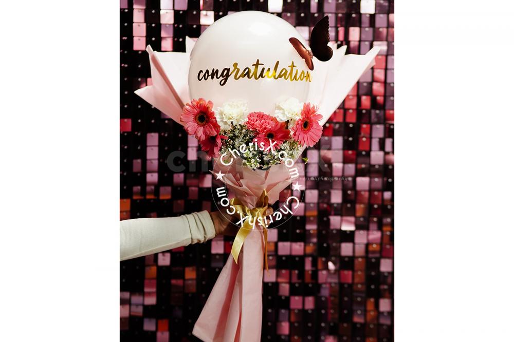 Add a special message on the vinyl message card to make it personalised