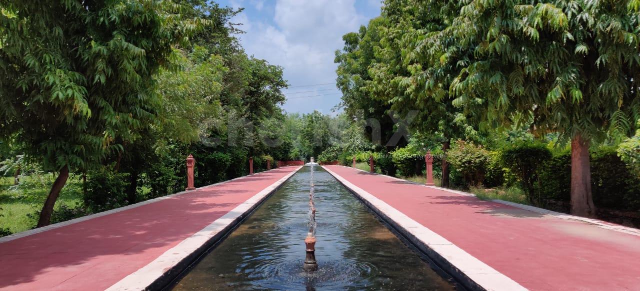 Enjoy Walks across Mughal Fountains