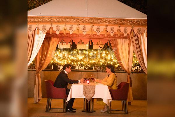 Your dinner with loved ones must be a personal celebration at Leela Shahdara’s cabana
