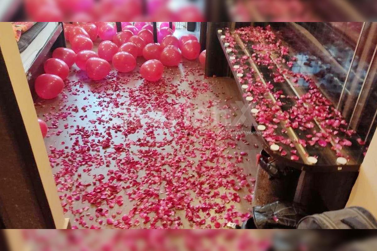romantic-balloons-and-candles-decorations-for-your-anniversary-or-first