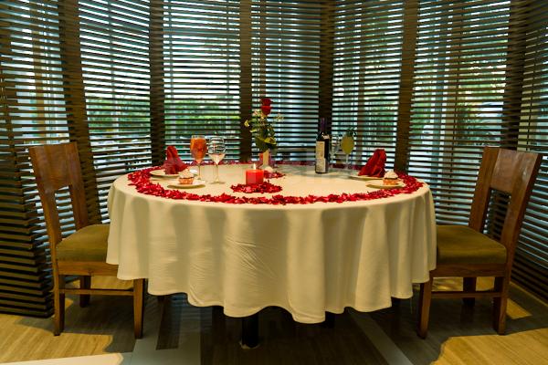 The night of PDR dining for couples is sure to be one of the most romantic