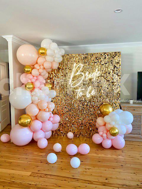 Choose a Golden Sequin Decor for your celebrations!