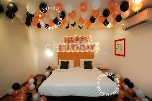 The colourful balloons with bright decors make it a perfect celebration
