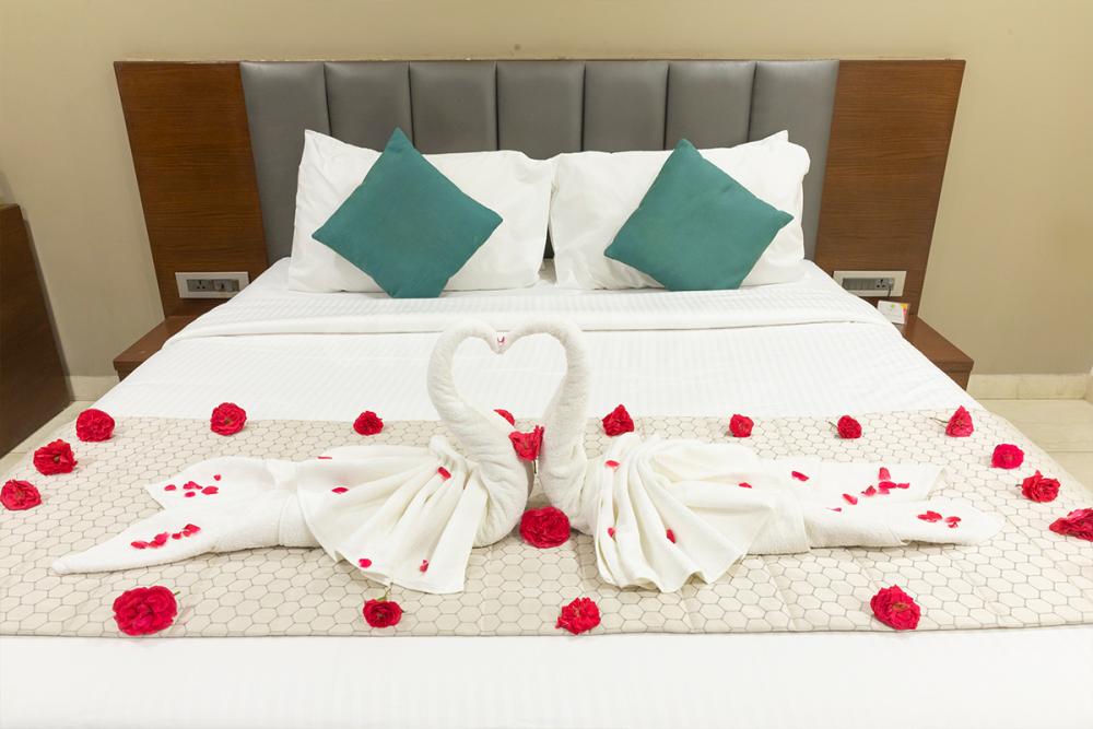 Celebrate a special occasion in grandeur with an exclusive candlelight