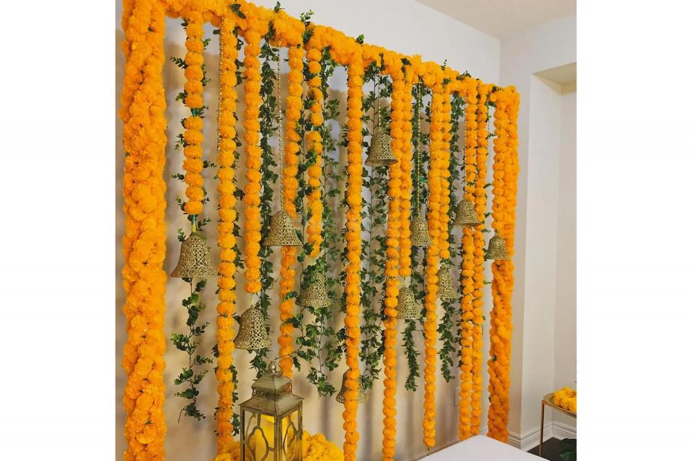 The golden bells make the décor outstanding for your friends and families