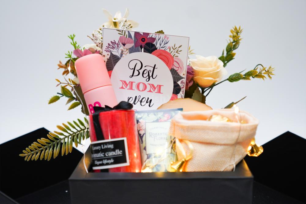 Express your feelings through our beautiful best mom ever card in the hamper