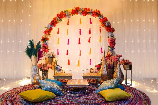 The brass lamps and pots filled with flowers make the Haldi event provide a traditional outlook
