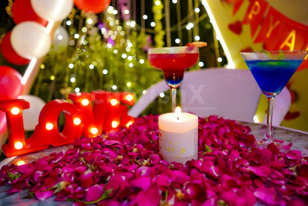 The intimate dining experience in a beautiful wooden cabana with