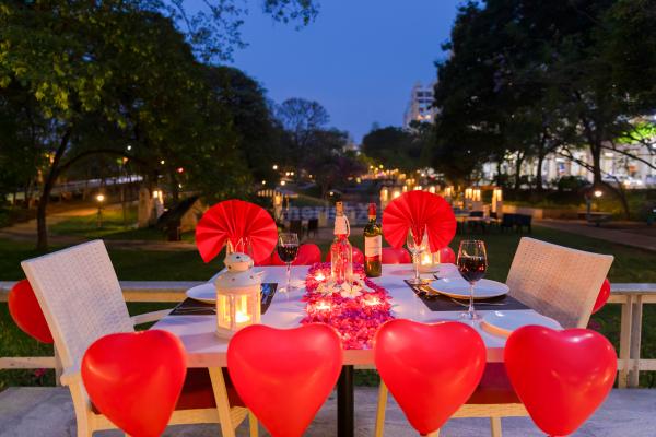 The night of love and adoration with a beautiful setup will be a memorable one